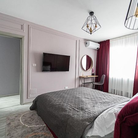 Delux Suite Bacău エクステリア 写真