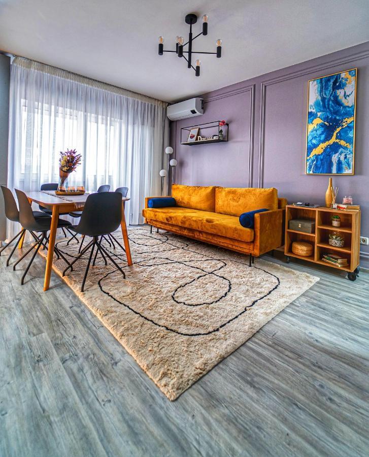 Delux Suite Bacău エクステリア 写真