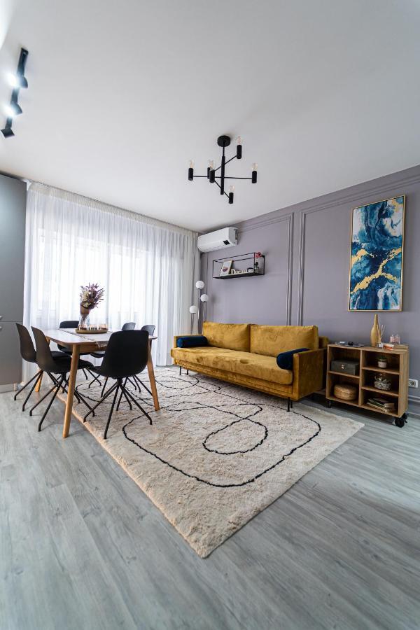 Delux Suite Bacău エクステリア 写真