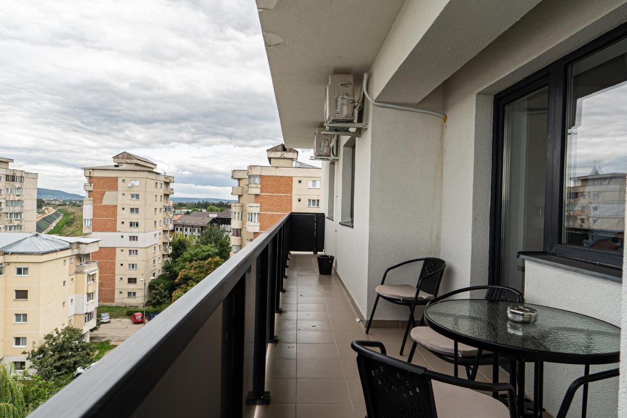 Delux Suite Bacău エクステリア 写真